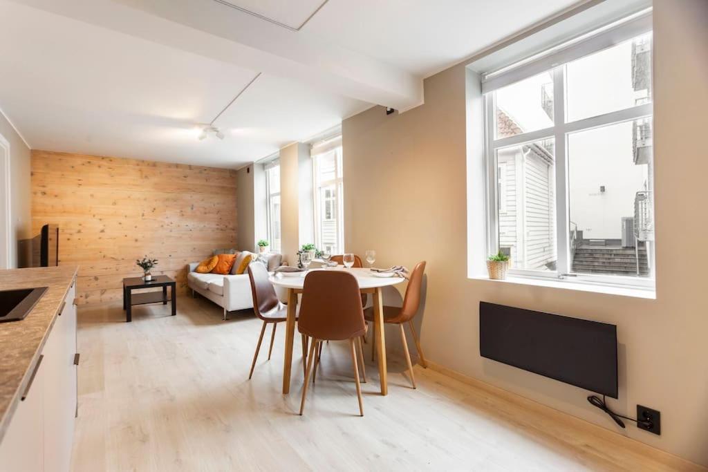 New! Modern Apartment In Historic Area Of Bergen! Exterior photo